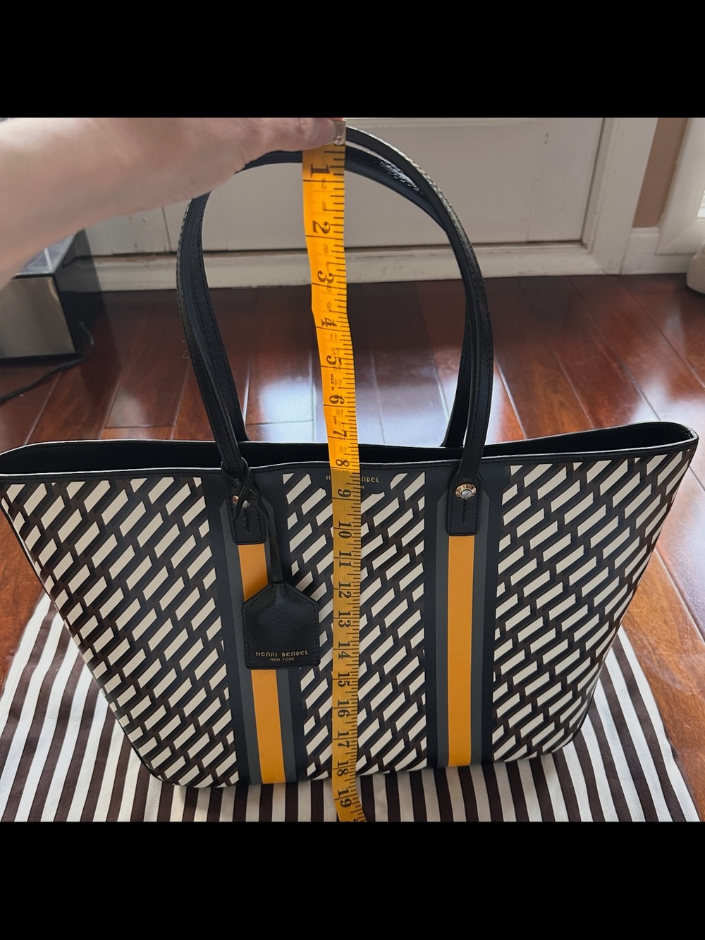🌞Authentic Rare Henri Bendel Brown & Golden Patterned Tote / Handbag - Picture 3 of 14